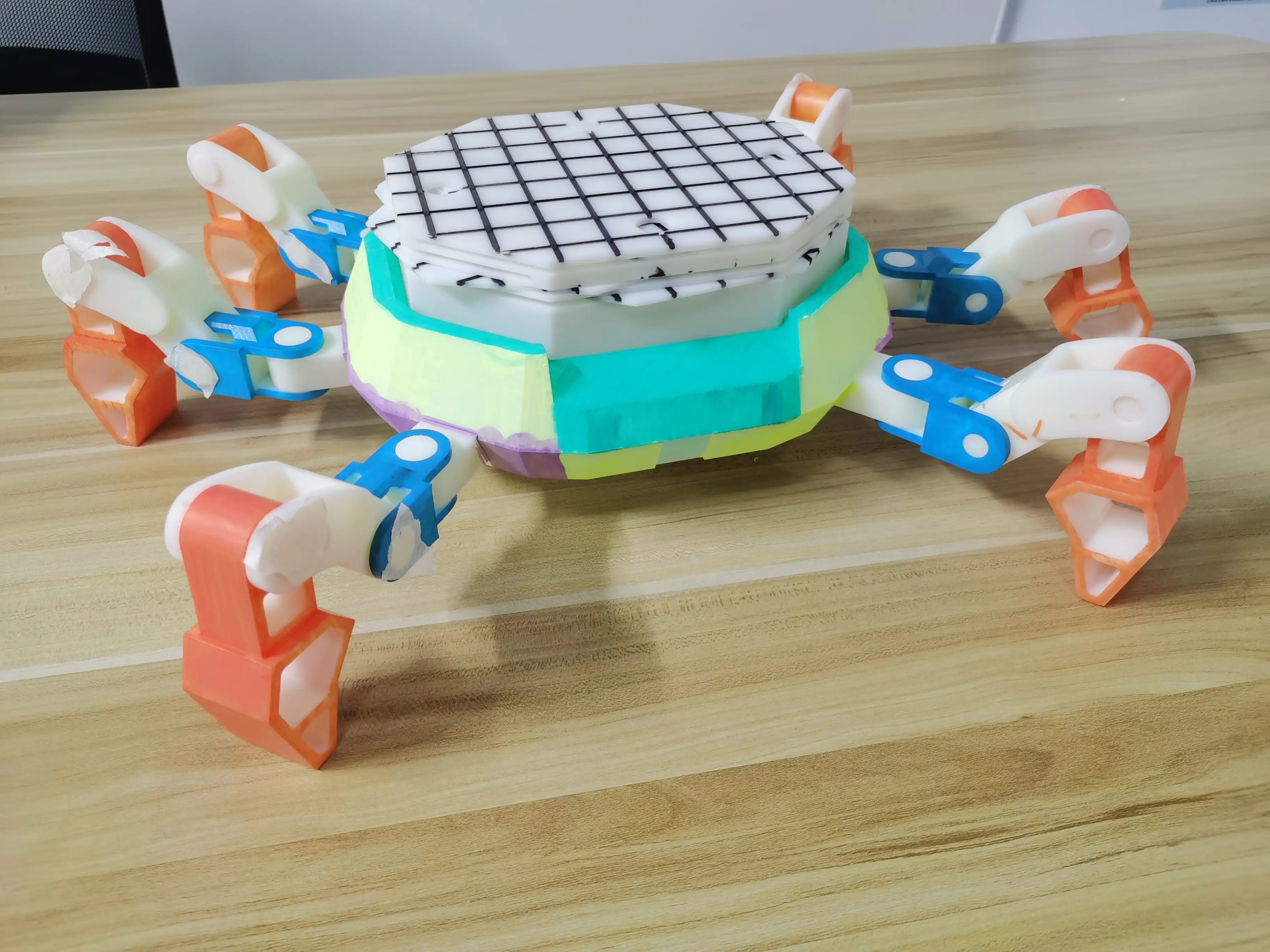 3D 打印多足机器人作品